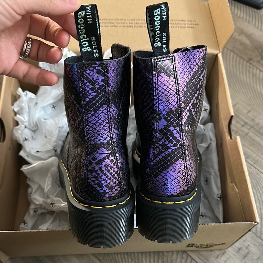 Dr. Martens Sinclairs Viper Croc Emboss (Discontinued) - Picture 2 of 13